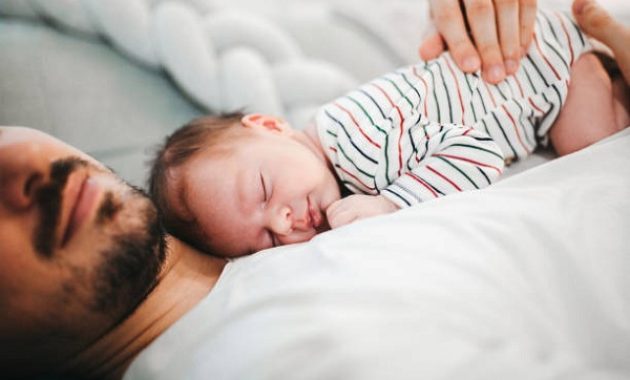Newborn Sleep Solutions that Benefit Mothers and Healthy Babies